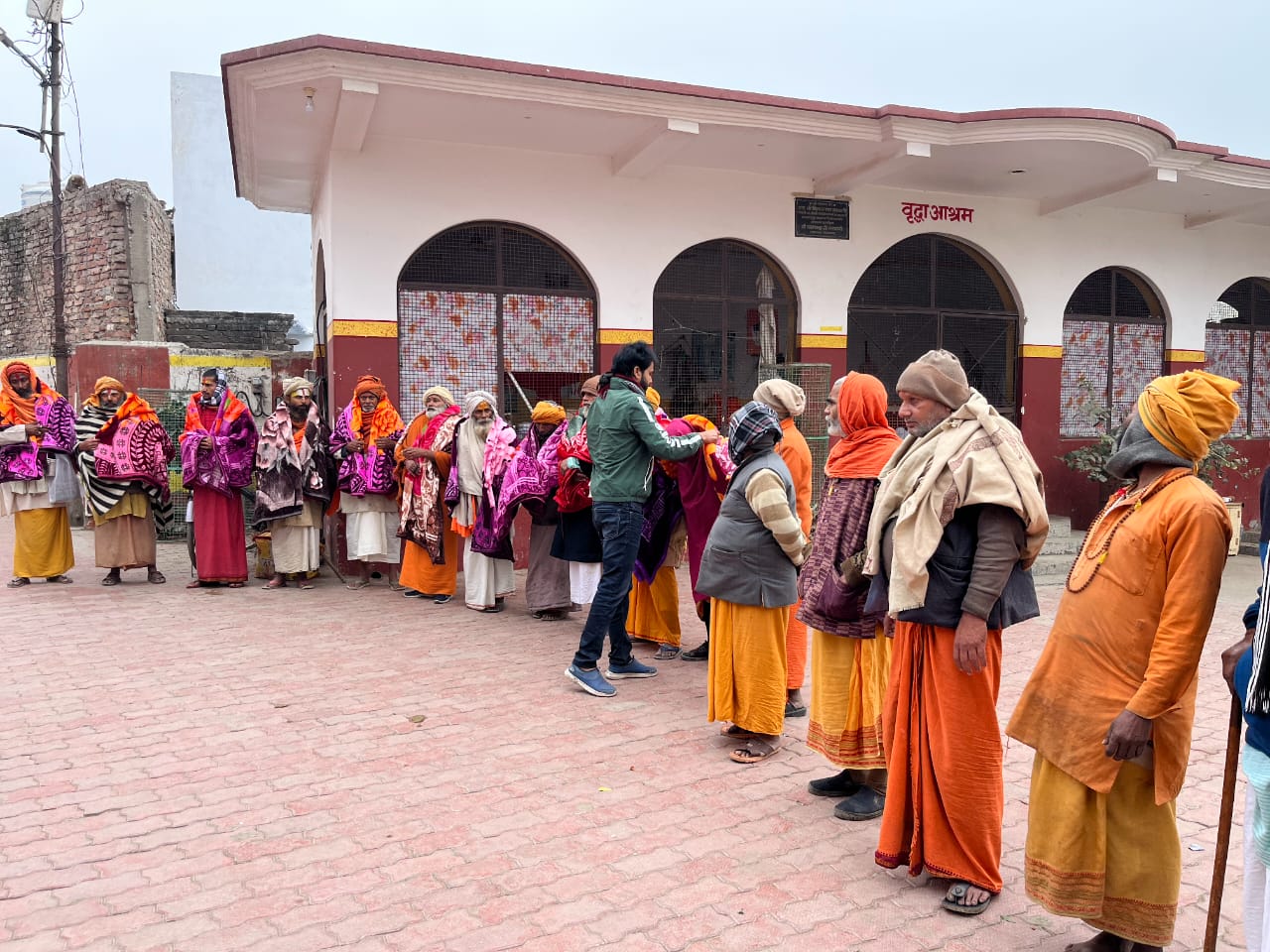 Warming Hearts in Ayodhya and Varanasi: Blanket Distribution Campaign for Elderly Sadhus